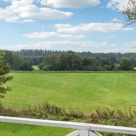 Сasa de vacaciones In With Sauna *